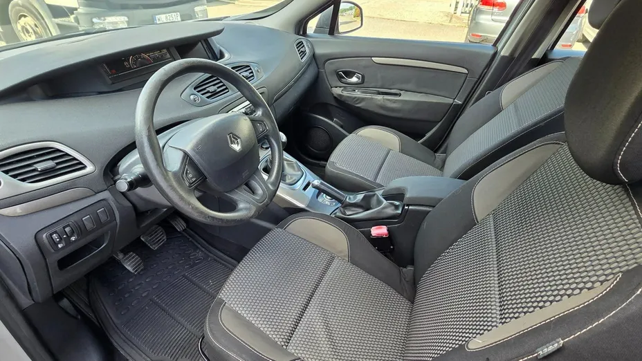 RENAULT Scenic -