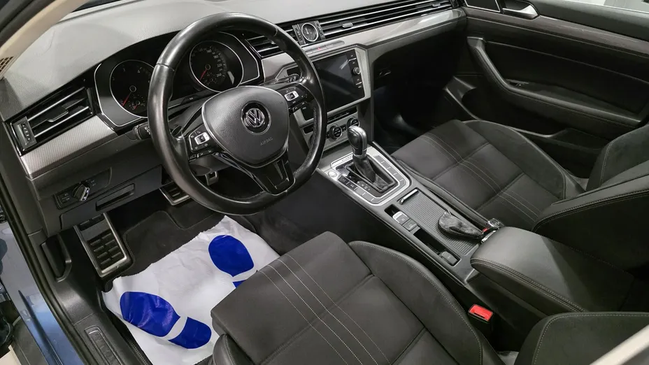 VOLKSWAGEN Passat -