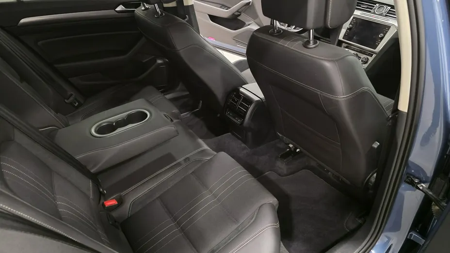 VOLKSWAGEN Passat -