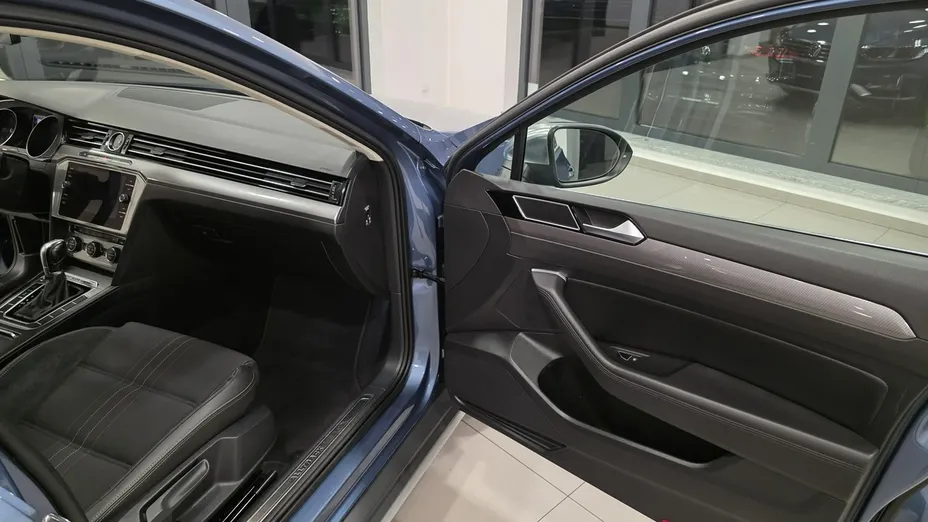 VOLKSWAGEN Passat -