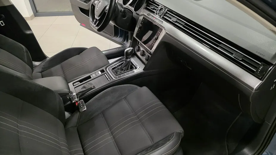 VOLKSWAGEN Passat -