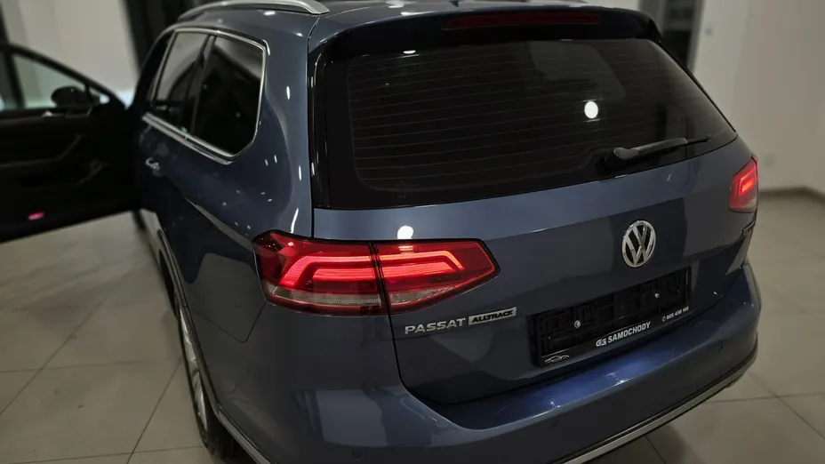 VOLKSWAGEN Passat -
