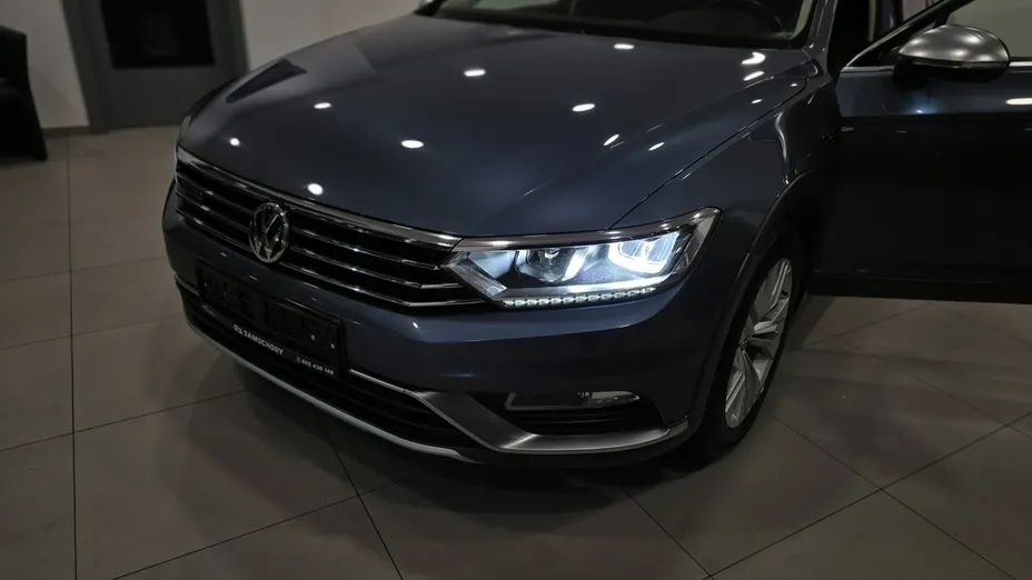 VOLKSWAGEN Passat -