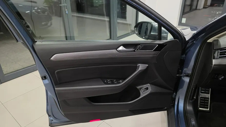 VOLKSWAGEN Passat -