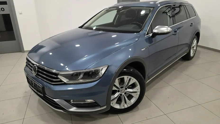 VOLKSWAGEN Passat -