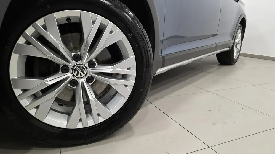 VOLKSWAGEN Passat -