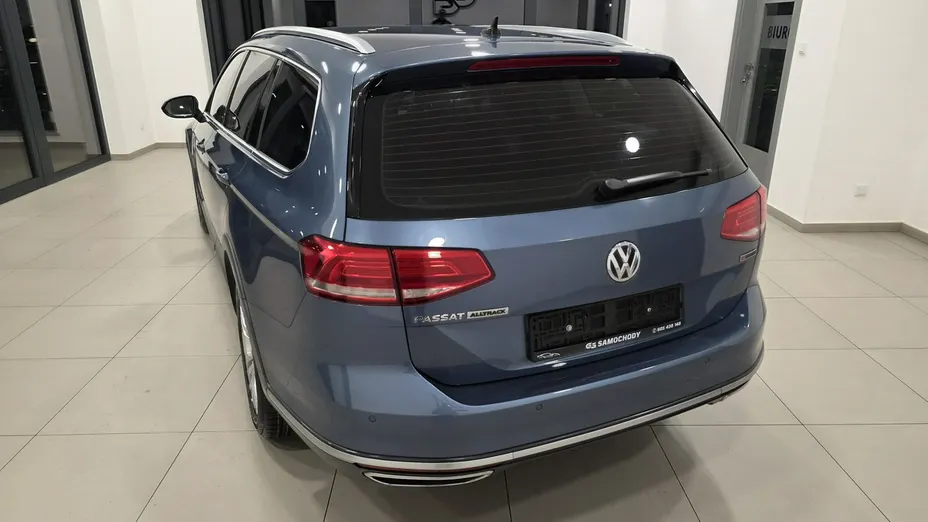 VOLKSWAGEN Passat -