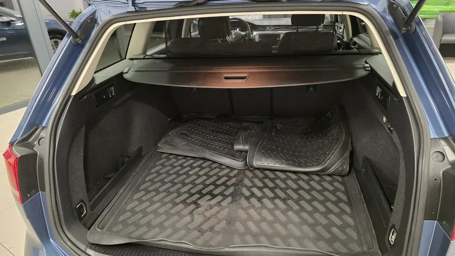 VOLKSWAGEN Passat -