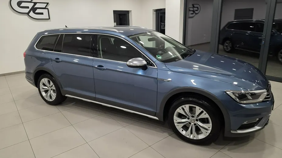 VOLKSWAGEN Passat -