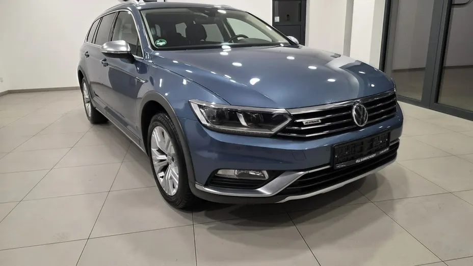 VOLKSWAGEN Passat -