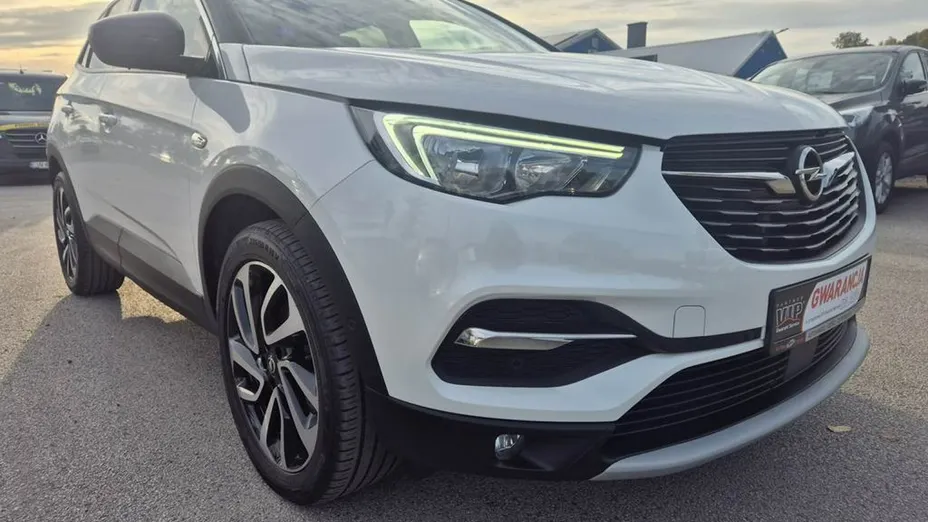 OPEL Grandland X -