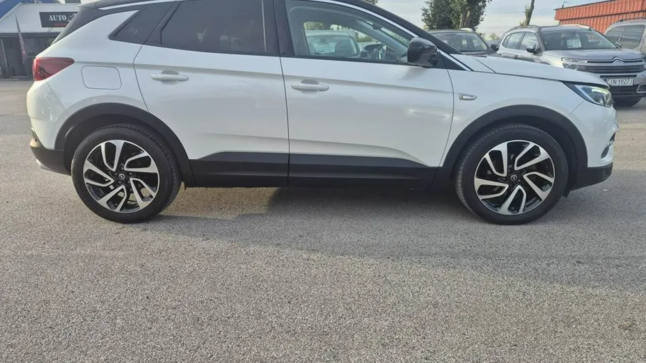 OPEL Grandland X -