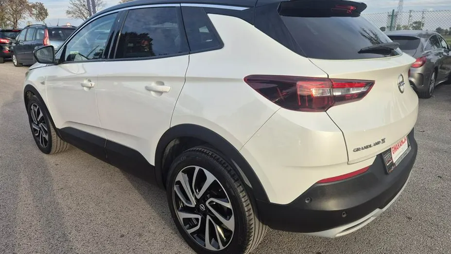 OPEL Grandland X -