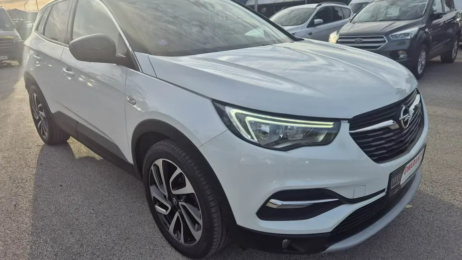 OPEL Grandland X -
