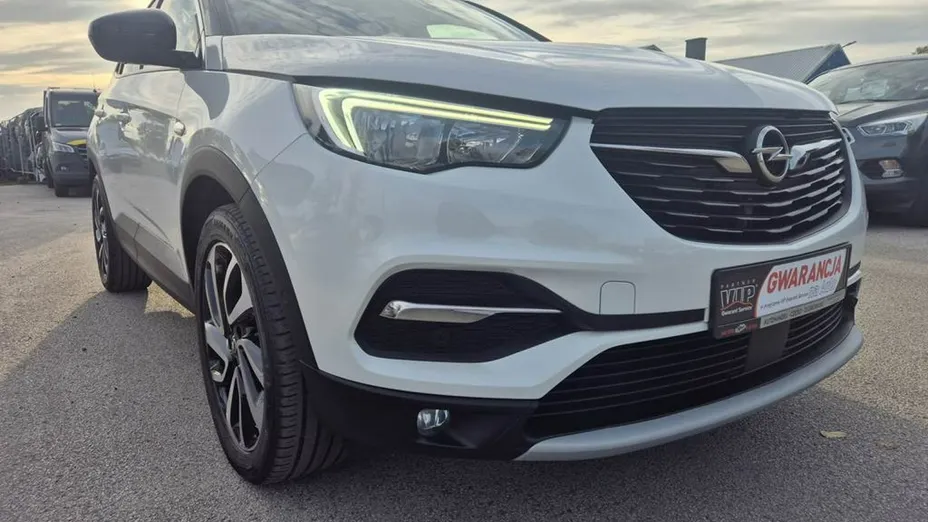 OPEL Grandland X -
