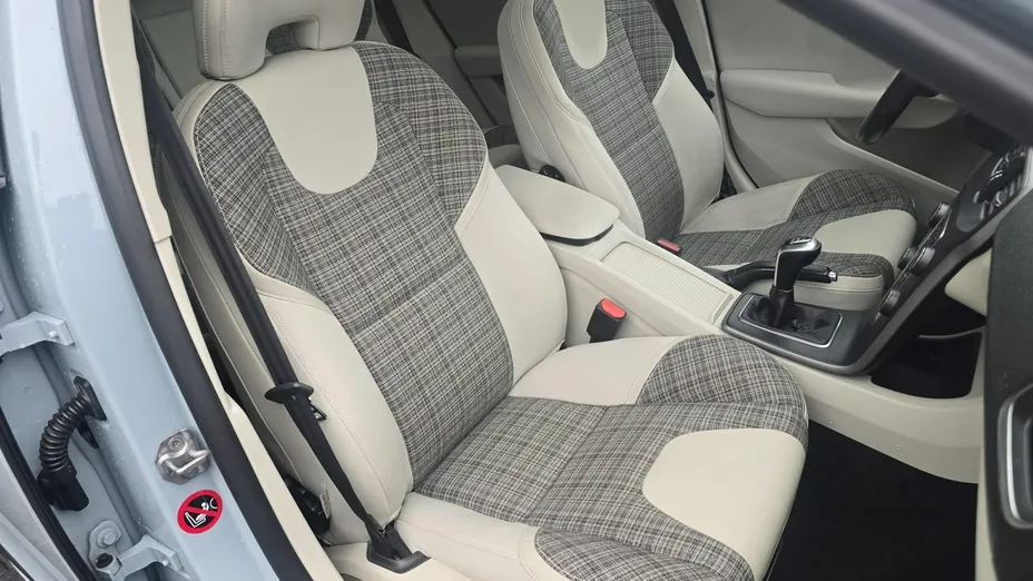 VOLVO V40 Cross Country -