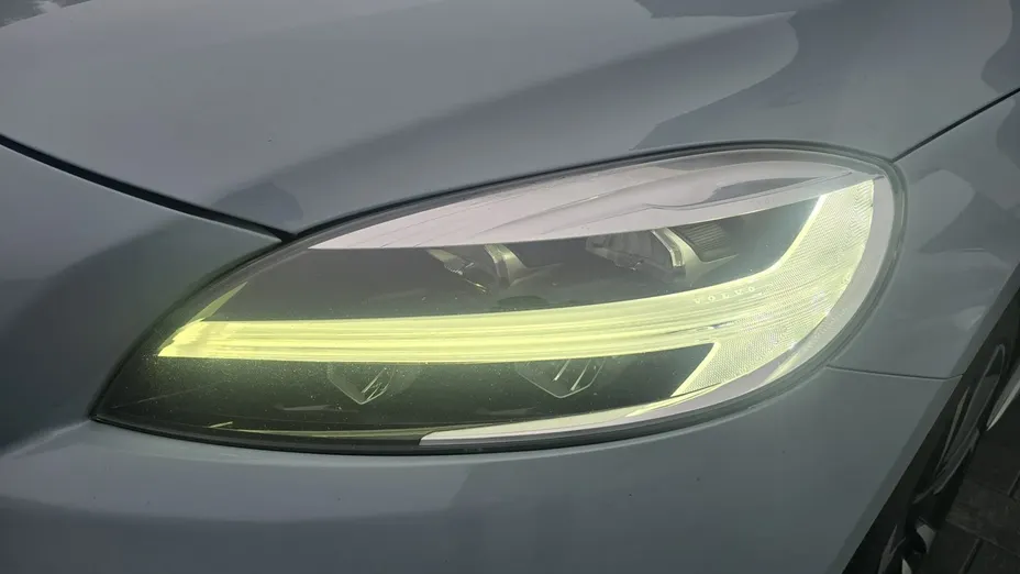 VOLVO V40 Cross Country -