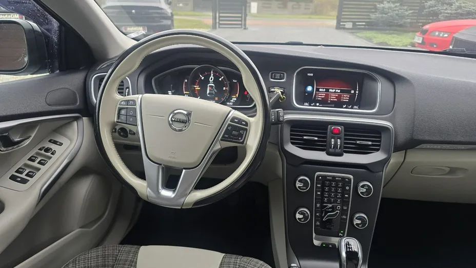 VOLVO V40 Cross Country -