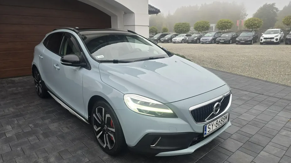 VOLVO V40 Cross Country -
