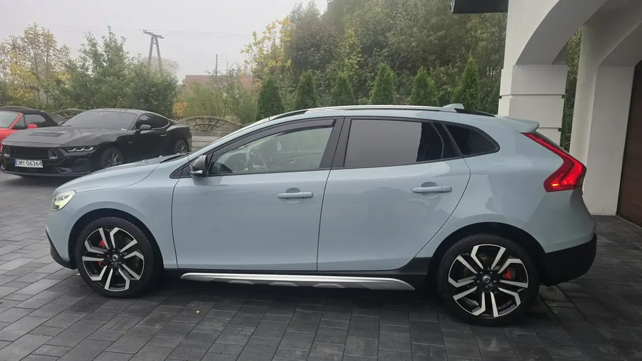 VOLVO V40 Cross Country -