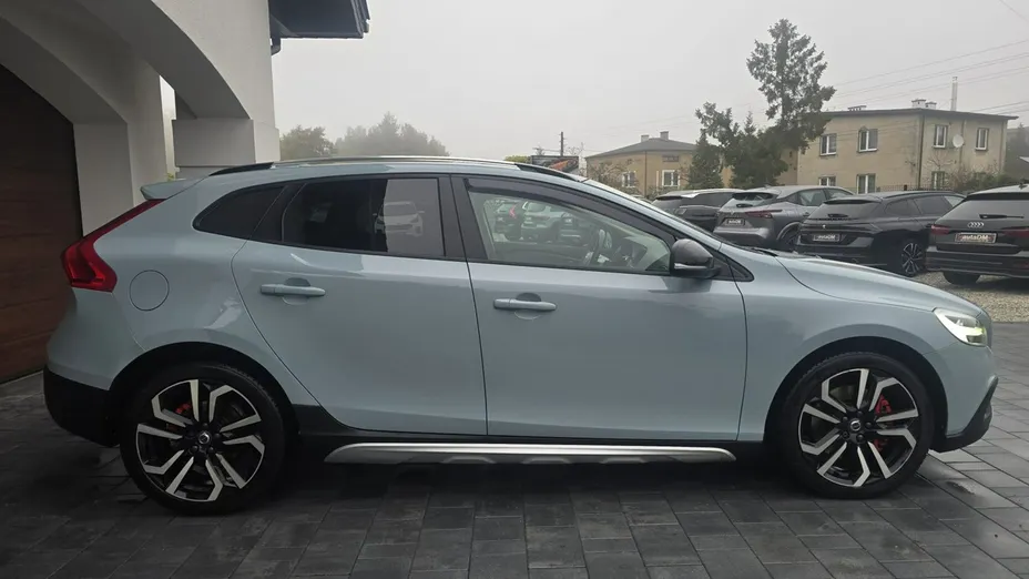 VOLVO V40 Cross Country -