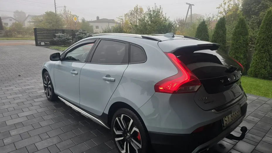 VOLVO V40 Cross Country -
