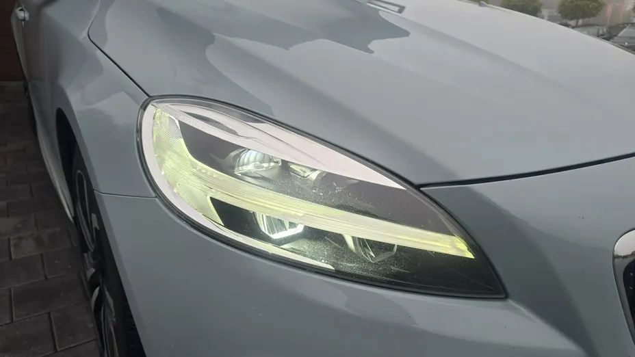 VOLVO V40 Cross Country -