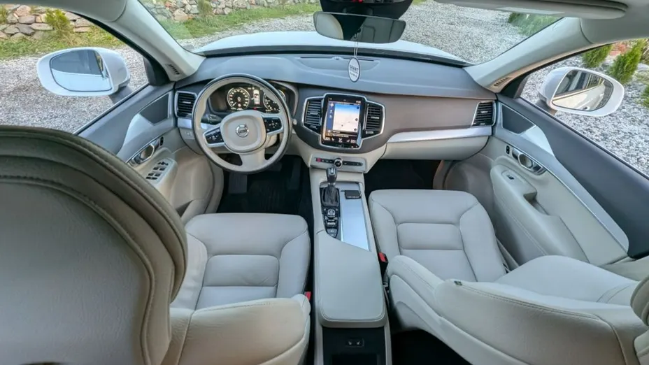 VOLVO XC90 -