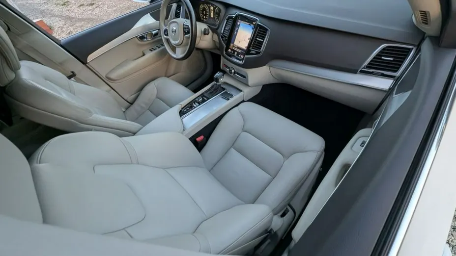 VOLVO XC90 -