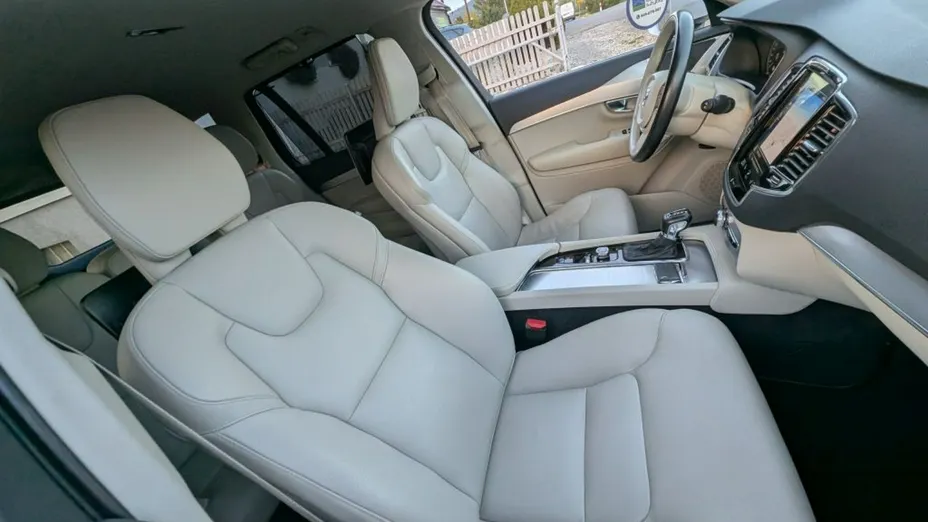 VOLVO XC90 -