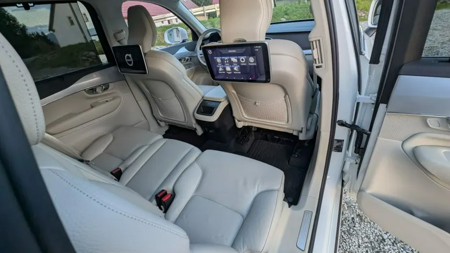 VOLVO XC90 -