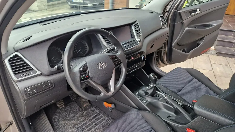 HYUNDAI Tucson -