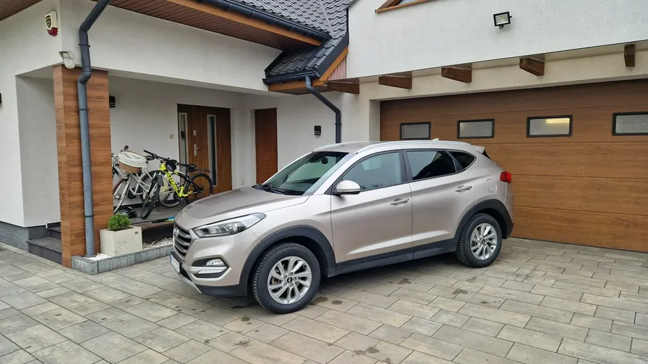HYUNDAI Tucson -