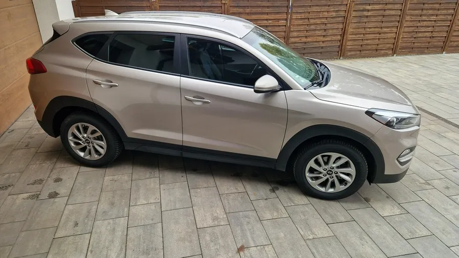 HYUNDAI Tucson -