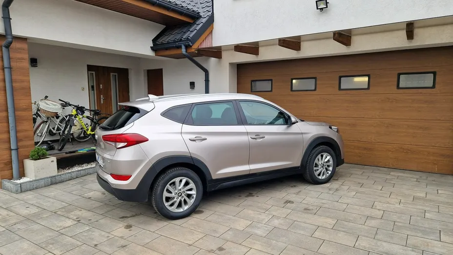 HYUNDAI Tucson -
