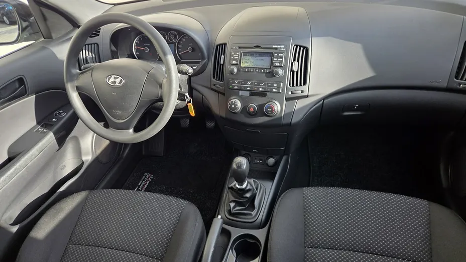 HYUNDAI i30 -