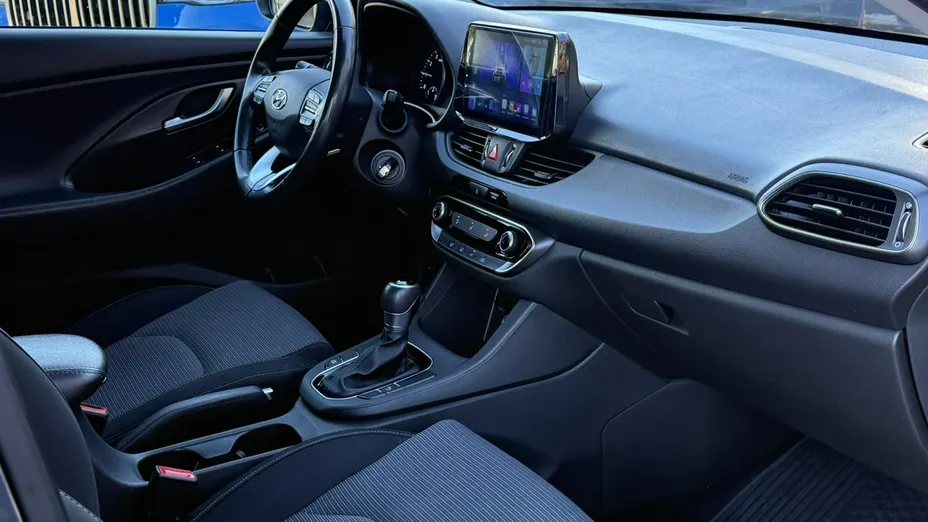 HYUNDAI i30 -