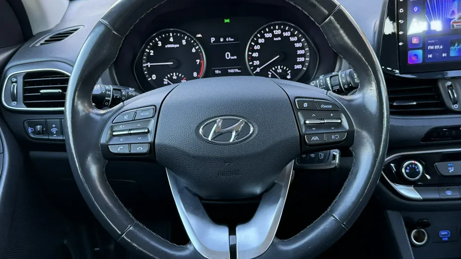 HYUNDAI i30 -