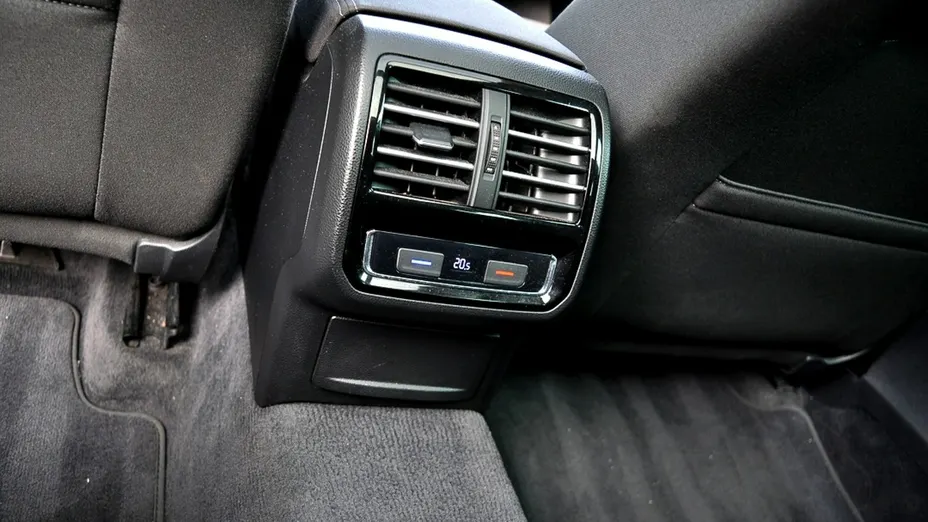 VOLKSWAGEN Passat -