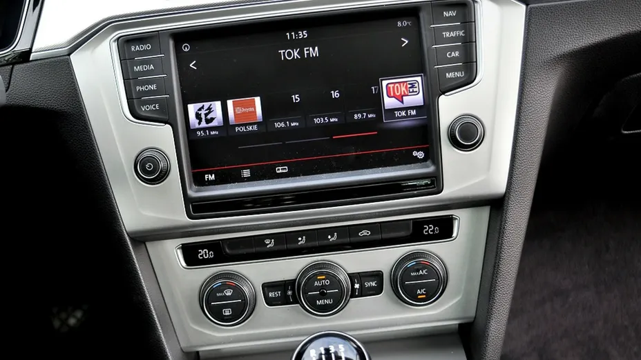 VOLKSWAGEN Passat -