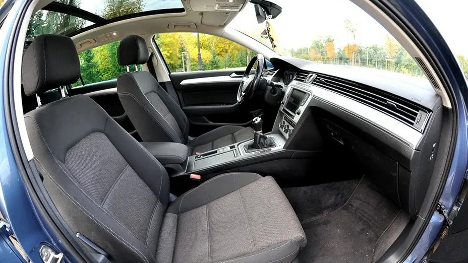 VOLKSWAGEN Passat -