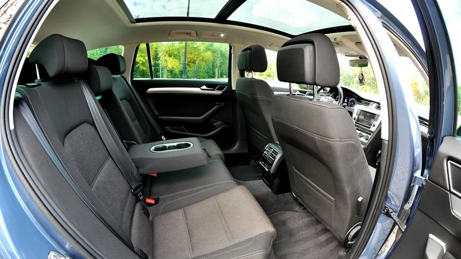 VOLKSWAGEN Passat -