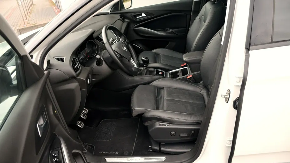 OPEL Grandland X -