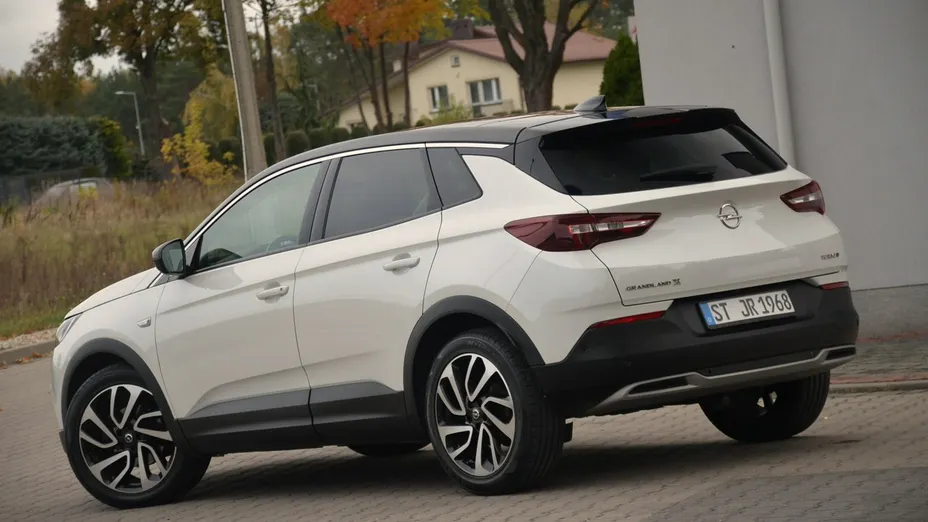 OPEL Grandland X -