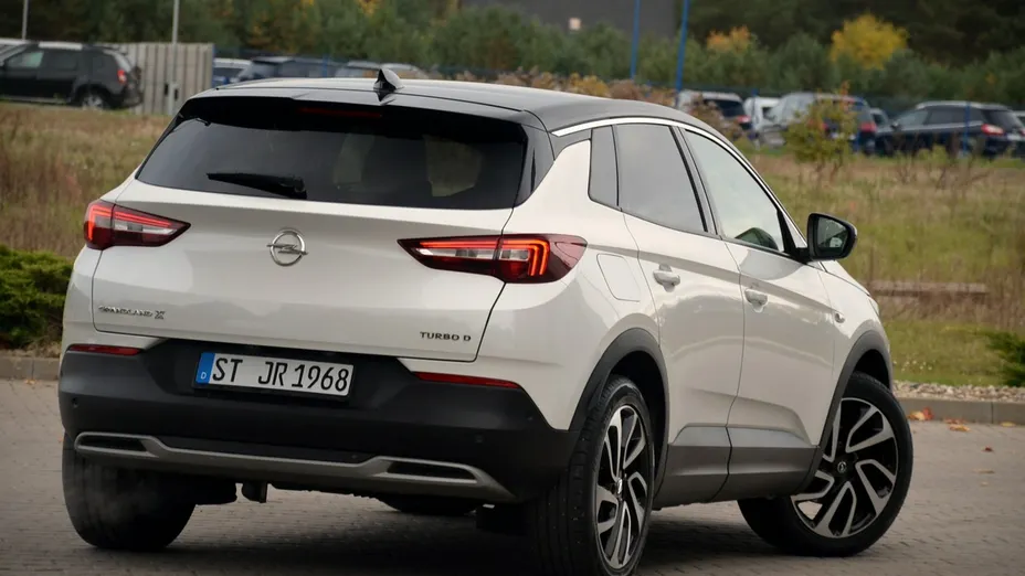OPEL Grandland X -