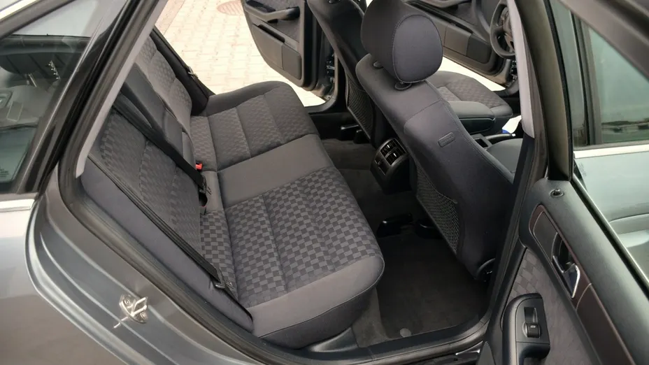 AUDI A6 -