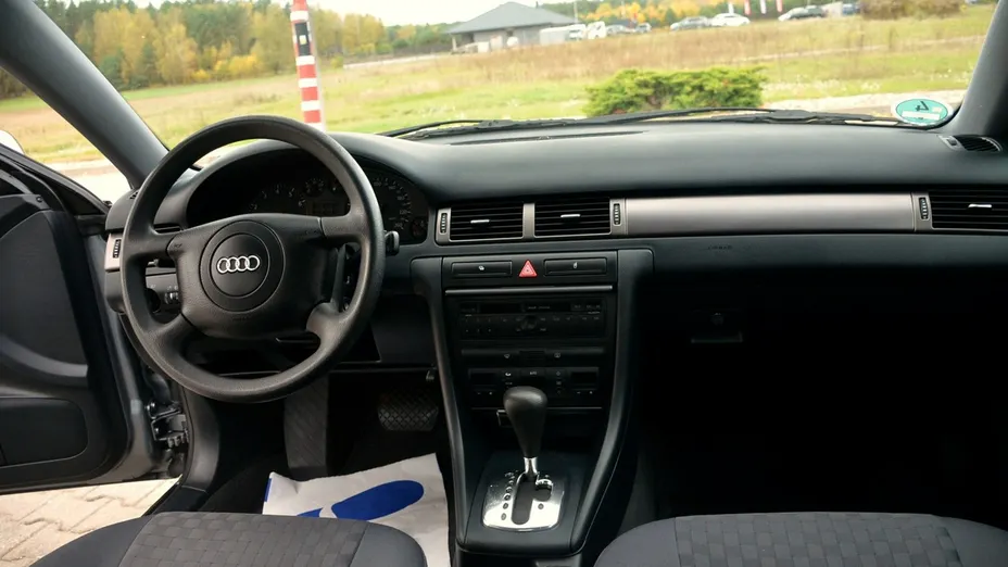 AUDI A6 -