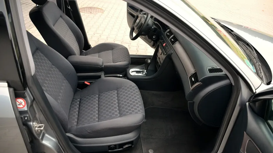AUDI A6 -