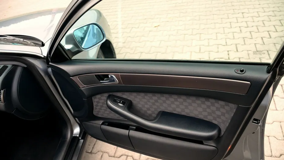 AUDI A6 -
