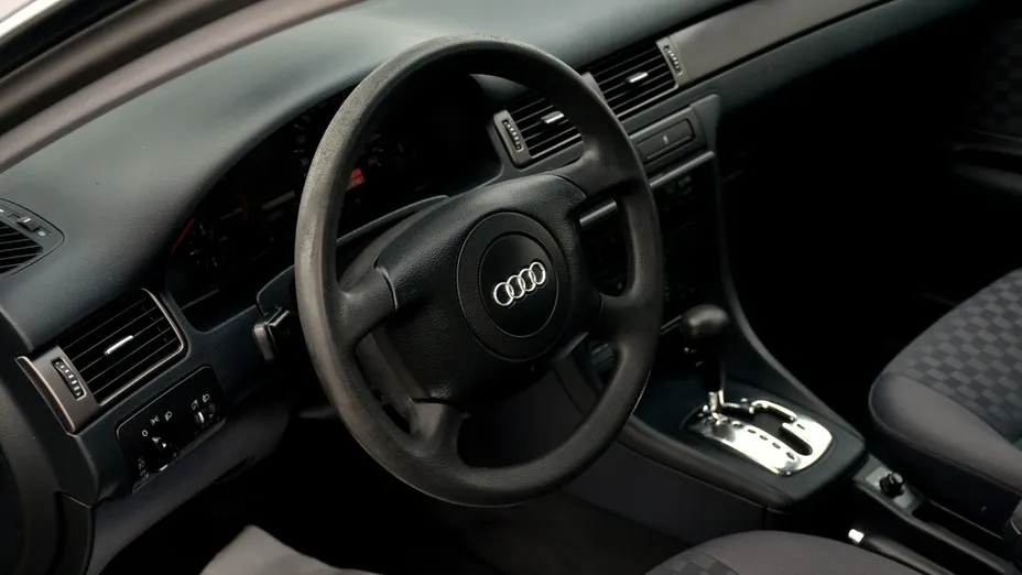 AUDI A6 -